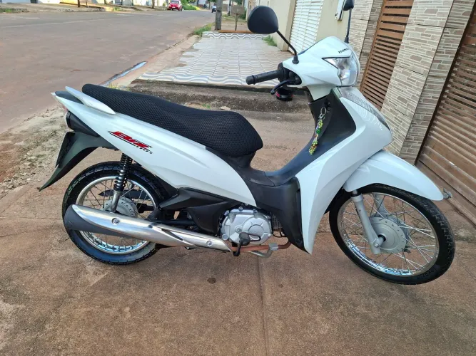 Vendo Honda Biz, revisão e documentação tudo em dia.