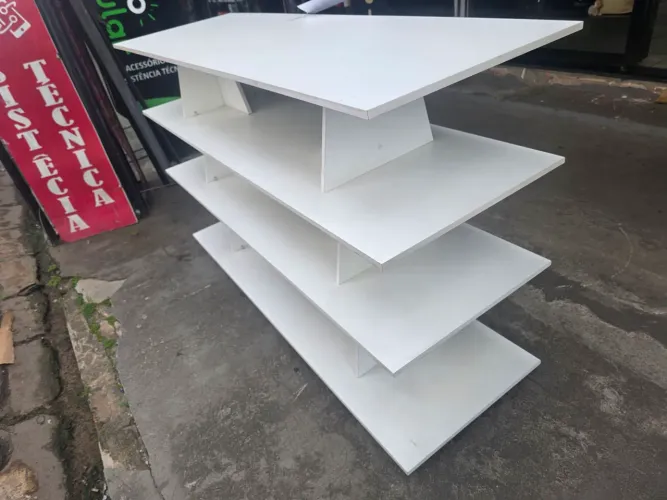 Vende-se prateleira para loja