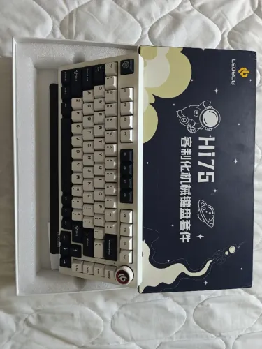 Teclado Mecânico com fio Leobog Switch Greywood v4