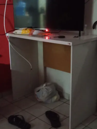 Mesa pra tv BB rabo o semi novo