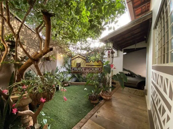 Casa para aluguel, 3 quartos, 1 suíte, 2 vagas, Jardim São Bento - Uberaba/MG