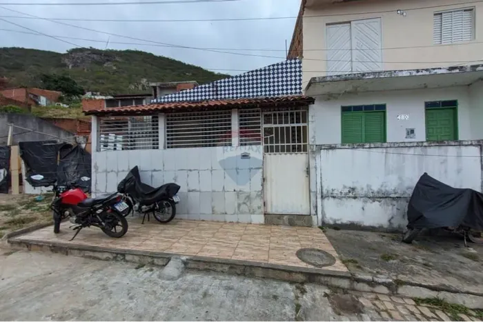 VENDO UMA CASA NO BAIRRO DO LAEDER