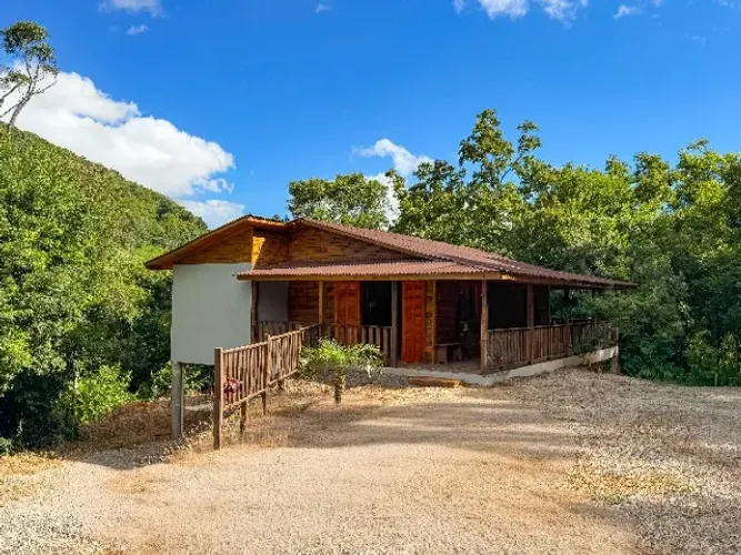Sitio com casa de 3 dormitórios