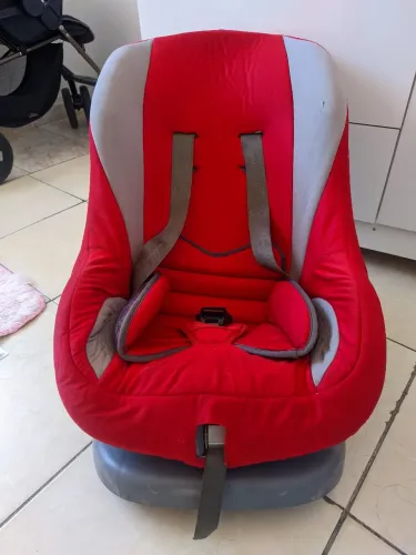 Cadeirinha pra carro usada
