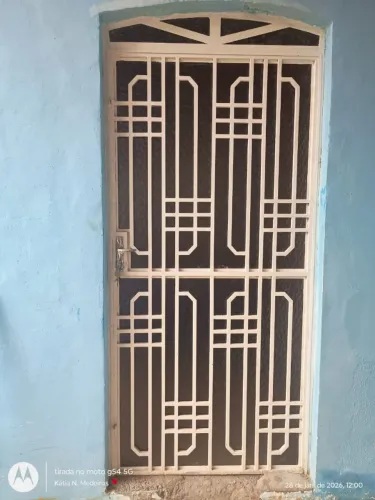 Vende-se porta e janela de ferro com vidro instalado