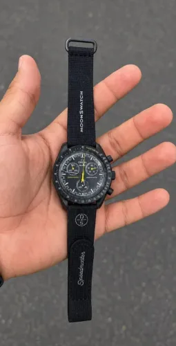 Relógio Esportivo Estilo Omega x Swatch - Pulseira em Velcro | Movimento a Bateria
