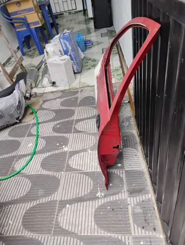 Porta dianteira lado esquerdo motorista celta 4 portas