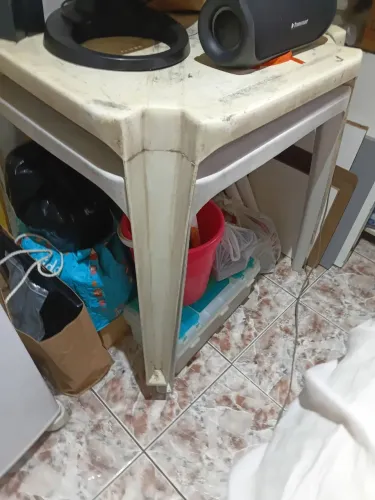Vende-se duas mesas, usadas mais sem avarias 