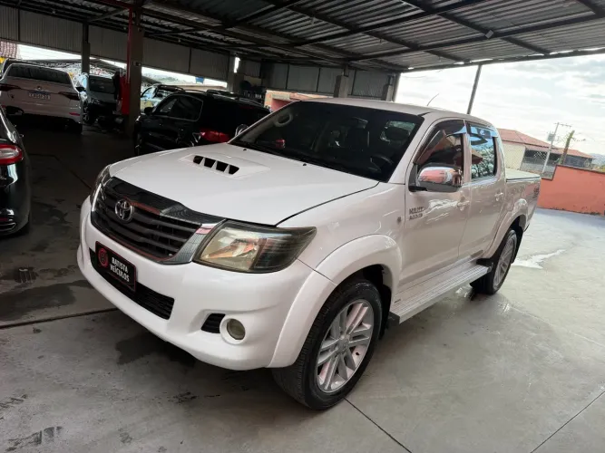 Toyota Hilux CD SR D4-d 4X4 3.0 TDI Dies Aut. 2015