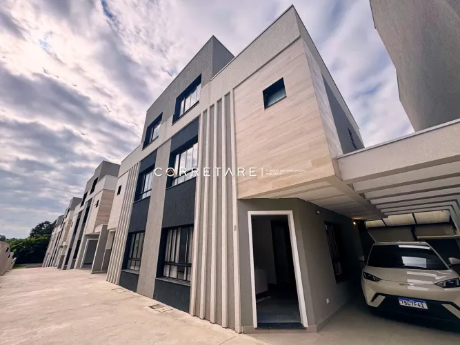 Sobrado Tríplex à Venda no Pilarzinho Excelente Localização!