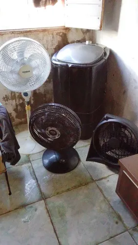 Vendo esse três ventiladores e essa máquina 