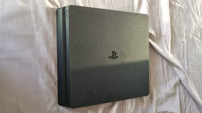 PS4 Slim + controle
