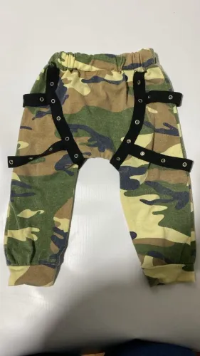 Calça camuflada tamanho 12 meses importada (Desapego)