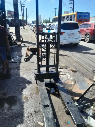 Empilhadeira manual semi nova 