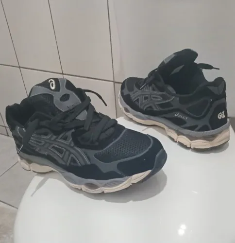 Tenis Asics NYC num 42 (43 Pouco Usado/ Ótimo estado
