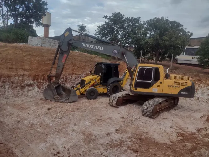 Escavadeira Volvo Ec210B