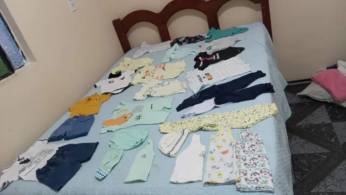 Lote de roupas de bebê 