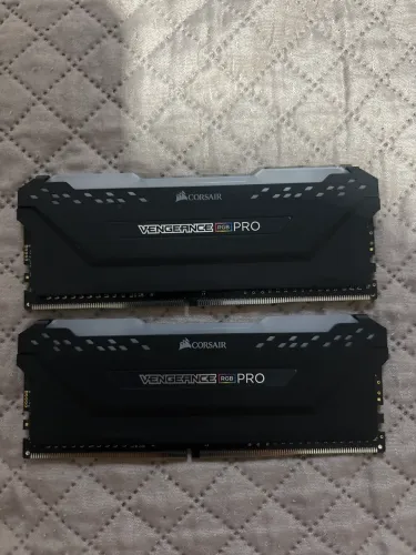 Memória RAM Corsair Vengeance 2x8GB 16GB RBG 3000MHz DDR4