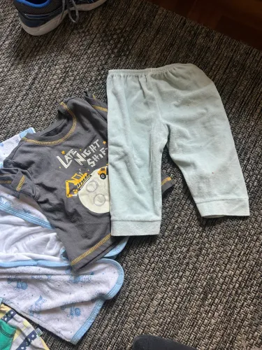 Lote DE Roupa bebê 0 a 2 ANOS  Menino Usado 5 peças