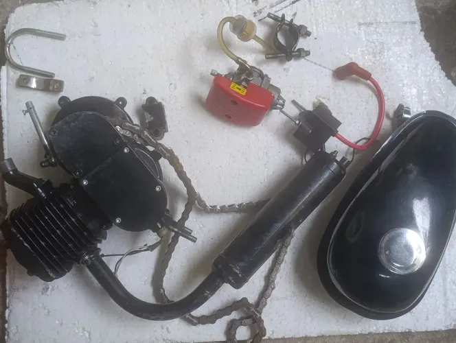 Motor, tanque e carburador de bicicleta 