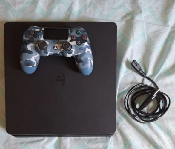 Ps4 slim de 1 TB com controle azul camuflado original