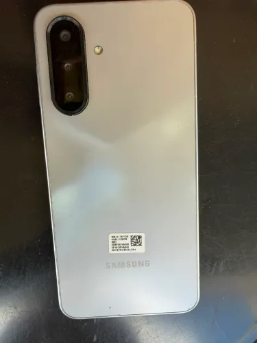 Vendo celular A17 com 4 mês de uso estou vendendo pq ganhei um iPhone novo...