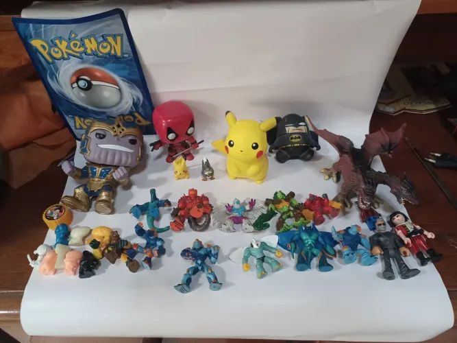 30 miniaturas Pokemon.Gormiti é outros 