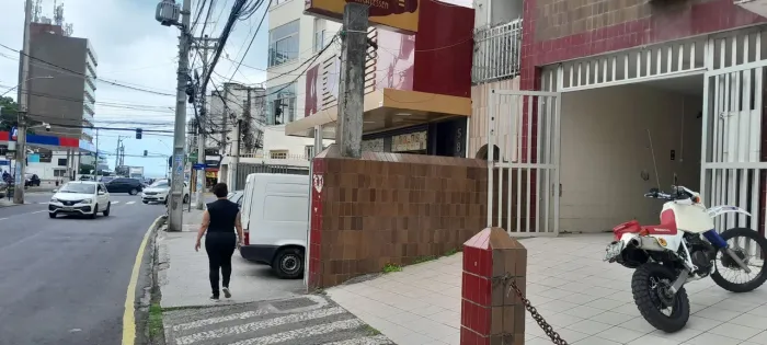 Alugo garagem/galpão/loja na Barra
