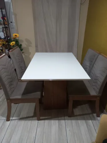 Mesa disponível para venda