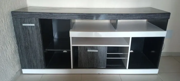 RACK PARA SALA ESPAÇOSO E EM ÓTIMO ESTADO