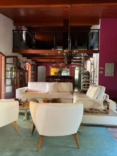 Chácara em Canjicas com 280.00 m² , 4 quarto(s) , 2 suíte(s) , 1 vaga(s).