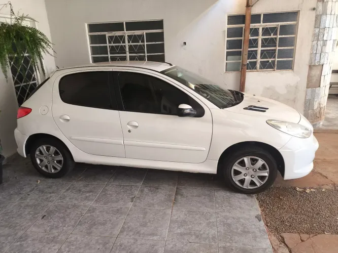 Peugeot 207 Active 1.4 Flex 8V 5P 2014