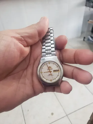 Vende se relógio oriente