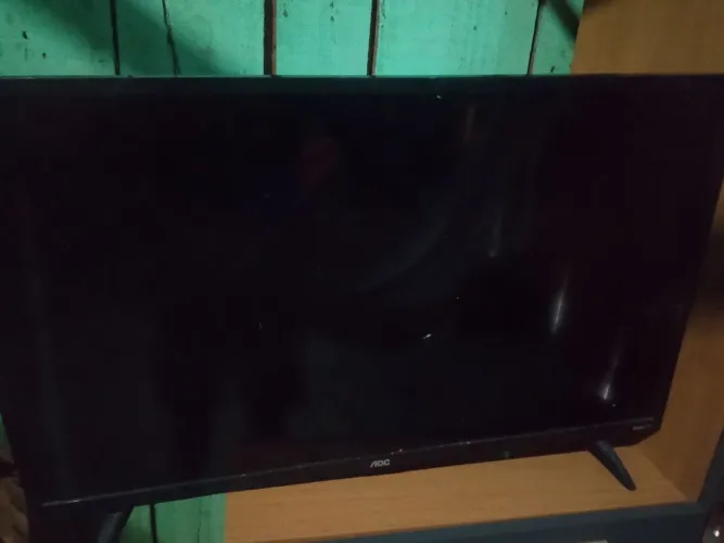 Vendo televisão queimada só falta arrumar a tela tá funcionando só a tela que tá preta