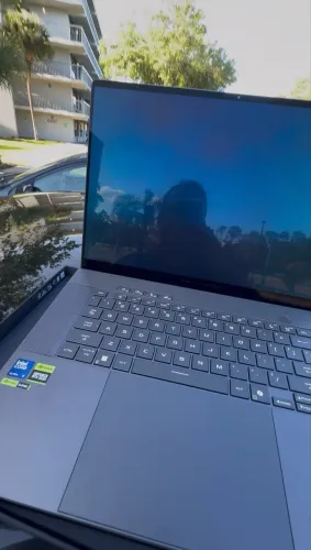 Asus Rog Zephyrus G16 · Intel Core Ultra 9 · 285h RTX 5070 16 SSD 1TB Nvme Ram 16gb. NOVO 