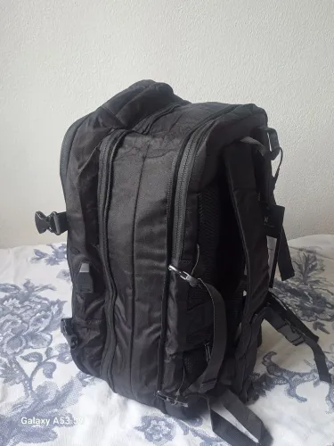 Mochila versatil nova aprovada como bagagem de mão, expansível de 30L para 42L .