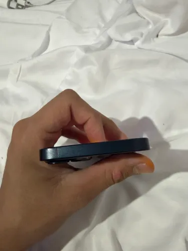 Vende-se iPhone 13.