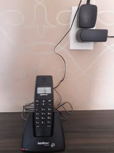 Telefone fixo sem fio, marca INTELBRAS, TS 40 ID, ainda com bateria original, usado, em ót