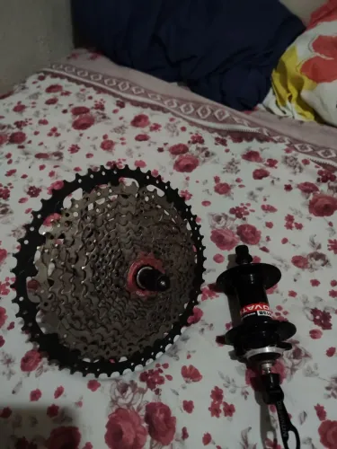 Cubo de bicicleta NOVATEC BARULHENTO 17 FUROS  NUNCA USADO  