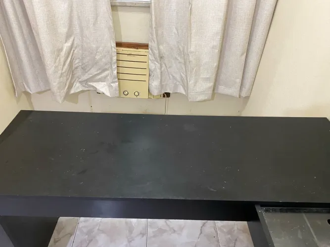 Vendo penteadeira , cadeira e porta retrato de parede