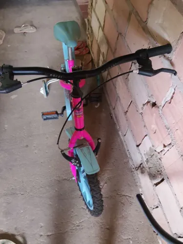 Vendo um bicicleta de menina