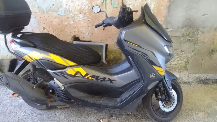 Moto revisada e de unica dona ! Vem com as nota