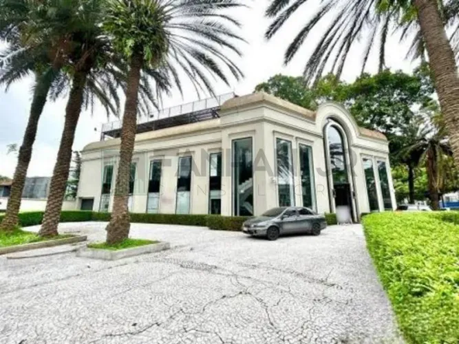 Oportunidade única de locação de uma espetacular CASA comercial com 1.991,00 m2 de área! L