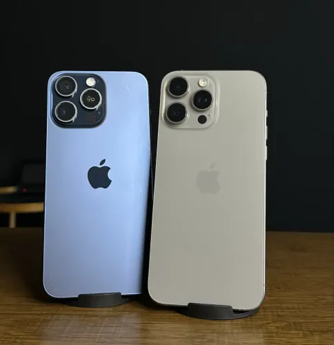iPhone 15 Pro Max 256gb azul e cinza semi novos impecáveis