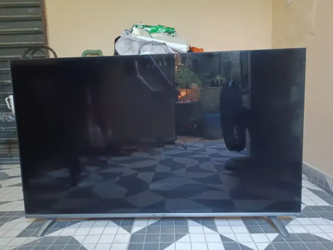 Vendo tv smart 50 com defeito, não sei qual o defeito 