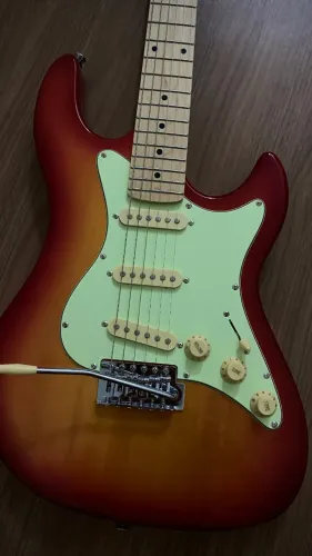 Guitarra strinberg semi-nova 