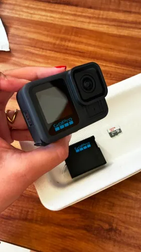 Câmera GoPro HERO13 Black 27MP 5,3K60 + Kit para Carregamento Magnético GoPro Contacto