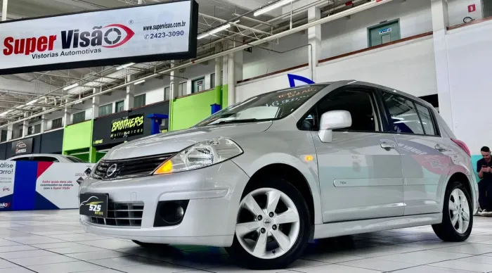 Nissan Tiida SL 1.8/1.8 Flex 16V Mec. 2012