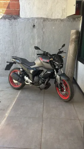 Vendo FZ15 2025 unico dono 