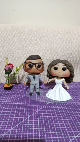 Noivinhos personalizados em biscuit topo de bolo casamento